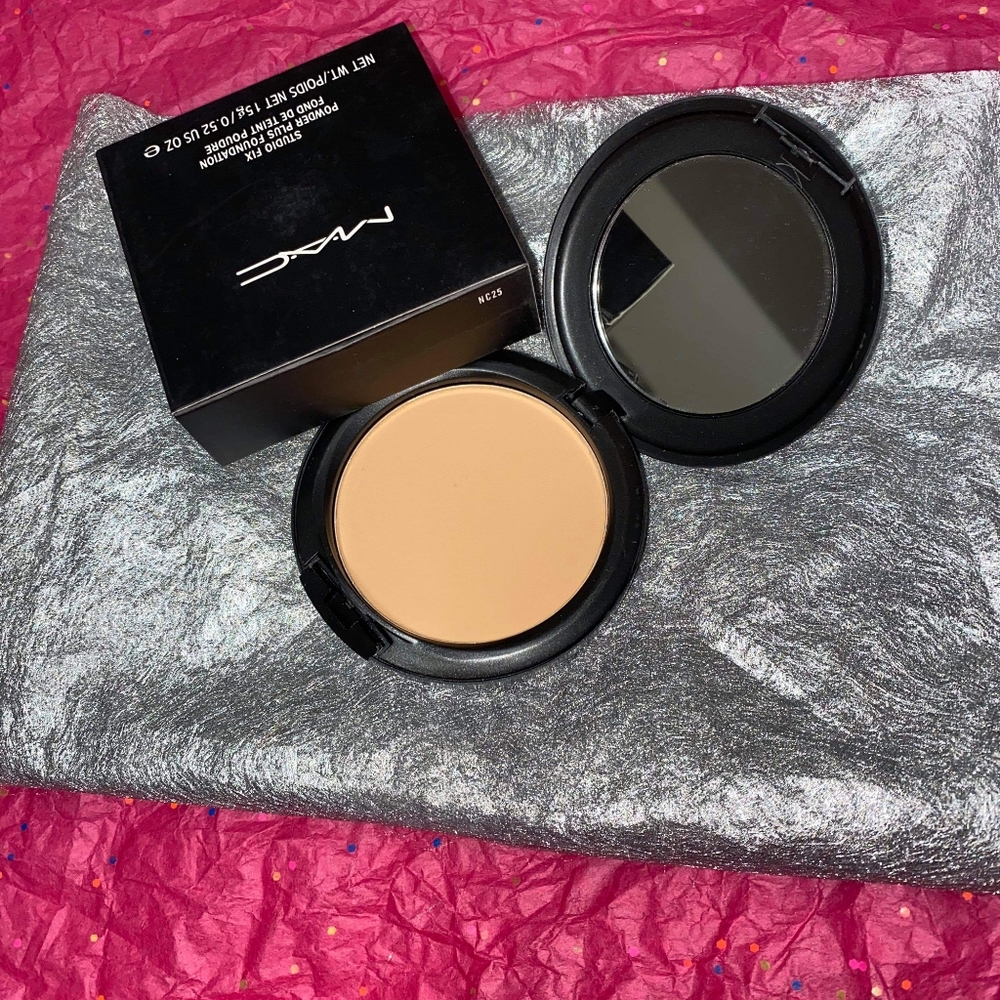 👑 New Mac NC25 Studio Fix Powder + Foundation 👑